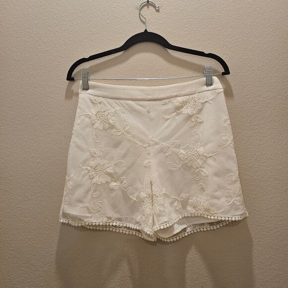 NWOT Zara White Lace Overlay Shorts Size Small - Picture 1 of 5
